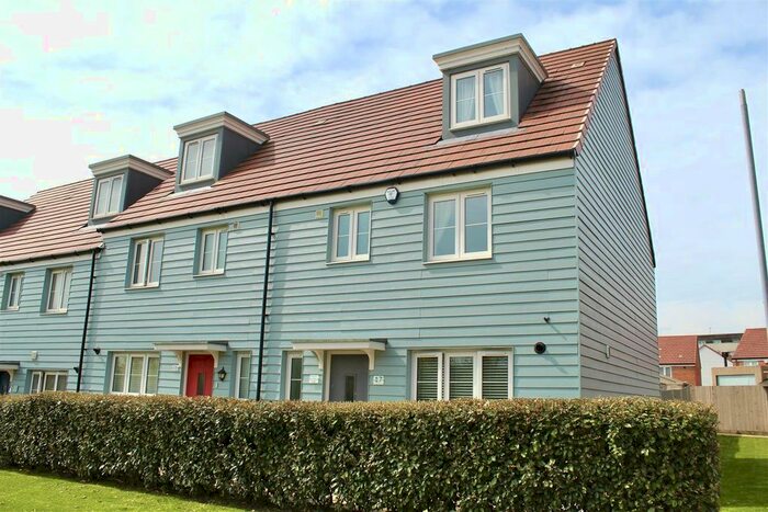 4 Bedroom End Of Terrace House To Rent In Henry Walk, Dartford, DA1