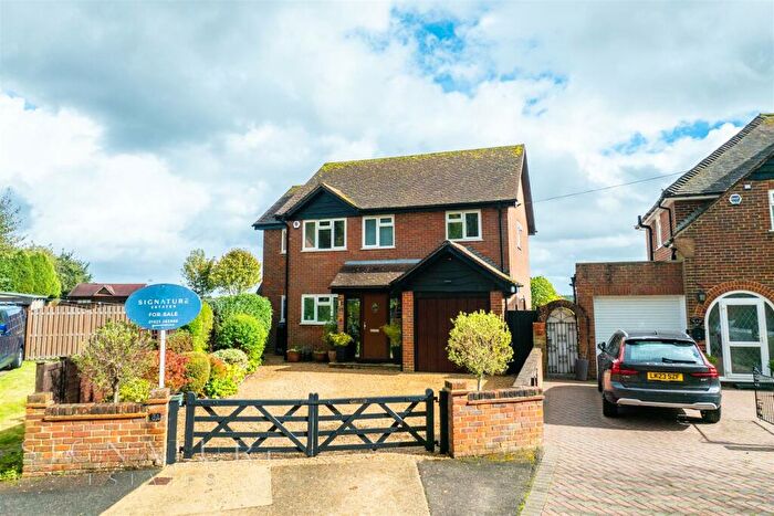 4 Bedroom Detached House For Sale In Cumberland Close, Pimlico, Hertfordshire, HP3