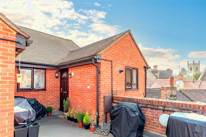 2 Bedroom Flat To Rent In Causeway, Bicester, Oxfordshire, OX26