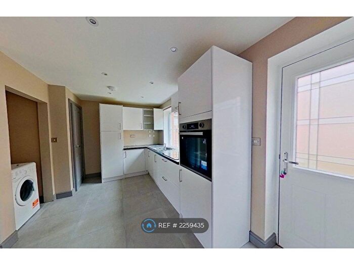 3 Bedroom Semi-Detached House To Rent In Foundry Court, Daventry, NN11