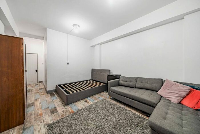 Studio To Rent In Hornsey Road, Upper Holloway, London, N19