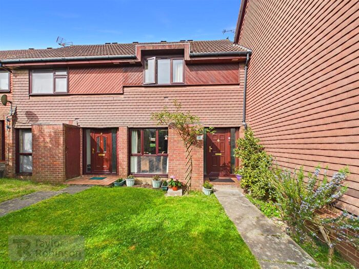 2 Bedroom Terraced House For Sale In Peverel Road, Ifield, Crawley, RH11