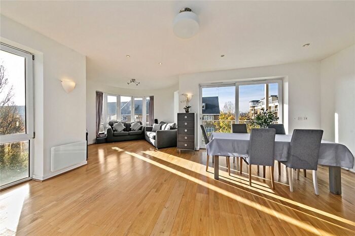 2 Bedroom Flat To Rent In Melliss Avenue, Richmond, TW9