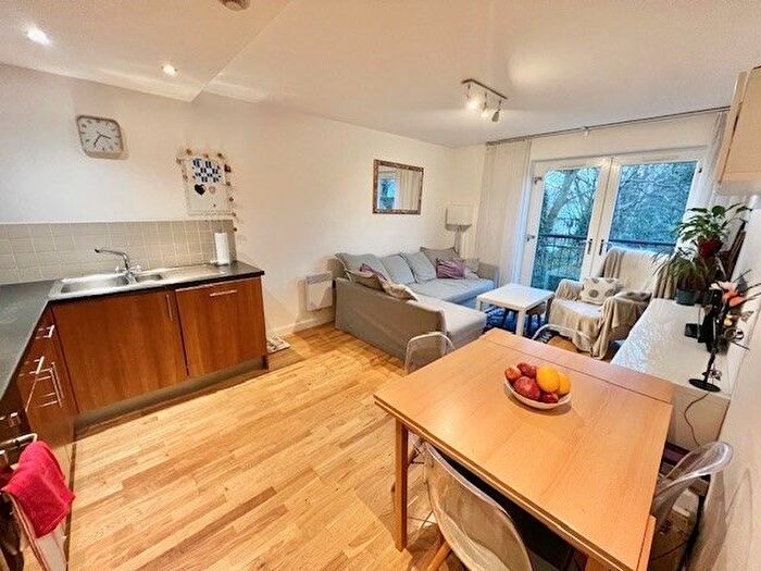 2 Bedroom Flat To Rent In Savile Grange Apartments, Halifax, HX1