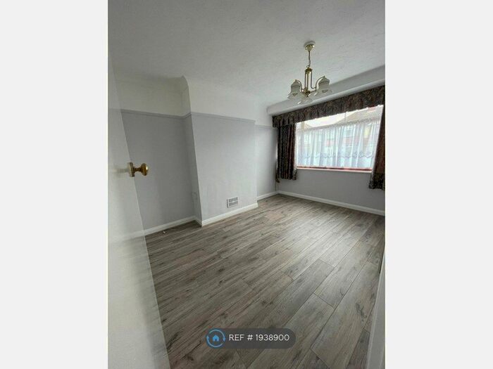 4 Bedroom Terraced House To Rent In Mapleton Crescent, Enfield, EN3