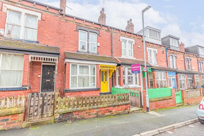 4 Bedroom Terraced House To Rent In Roundhay Avenue, Leeds, LS8