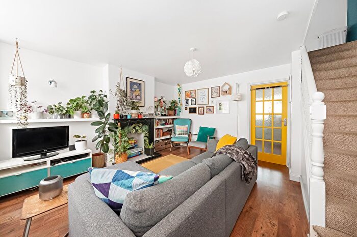 3 Bedroom Terraced House For Sale In The Birches, SE7