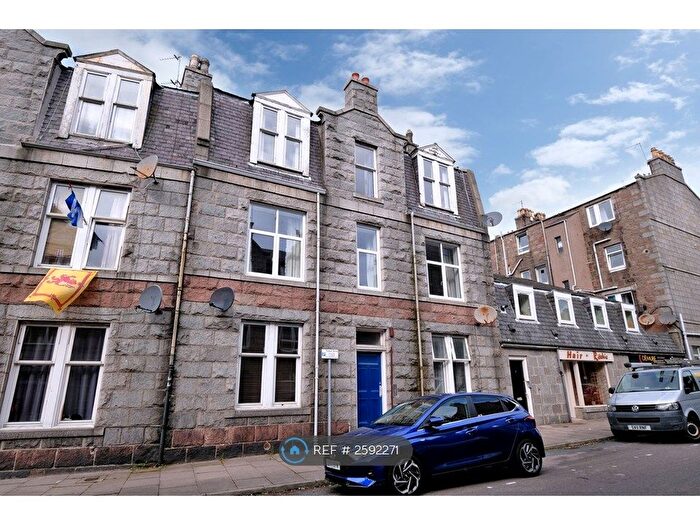 3 Bedroom Flat To Rent In Wallfield Place, Aberdeen, AB25