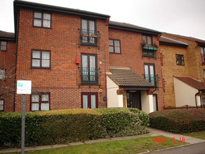 2 Bedroom Flat To Rent In Shafter Road, Dagenham, RM10