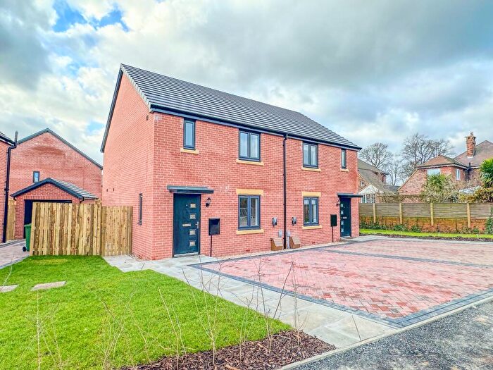 3 Bedroom Semi-Detached House To Rent In Broad Oaks Lane, Churwell, Morley, Leeds, LS27