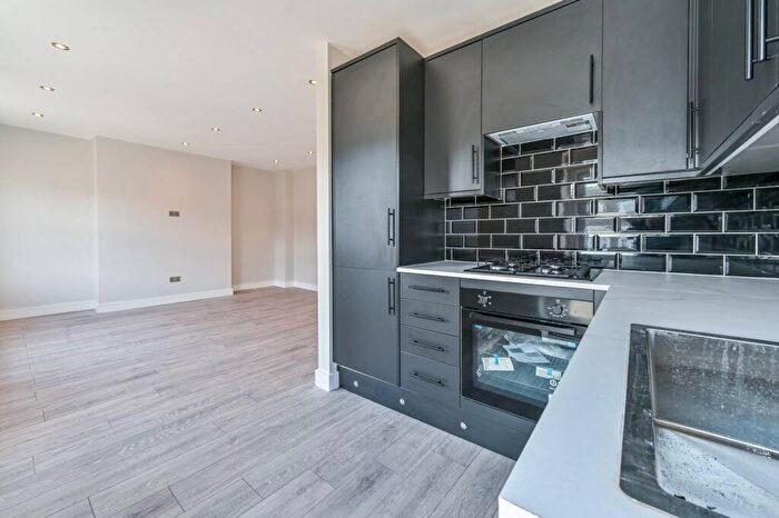 2 Bedroom Flat To Rent In Brecknock Road, Camden, London, N7