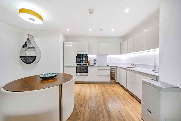 2 Bedroom Flat For Sale In Tiggap House, Cable Walk Greenwich, SE10