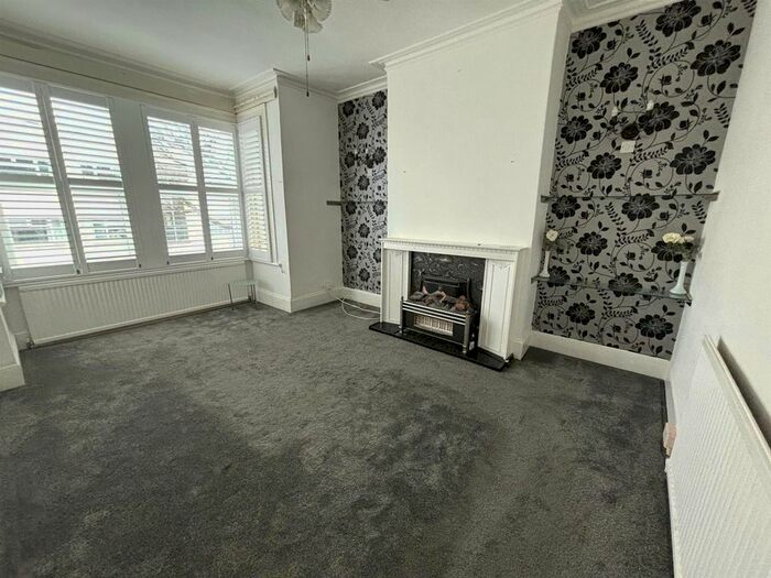 2 Bedroom Property To Rent In Milton Avenue, Westcliff-On-Sea, SS0