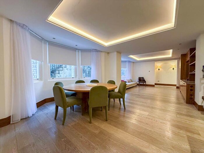 3 Bedroom Flat To Rent In Elm Park Gardens, Chelsea, London, SW10