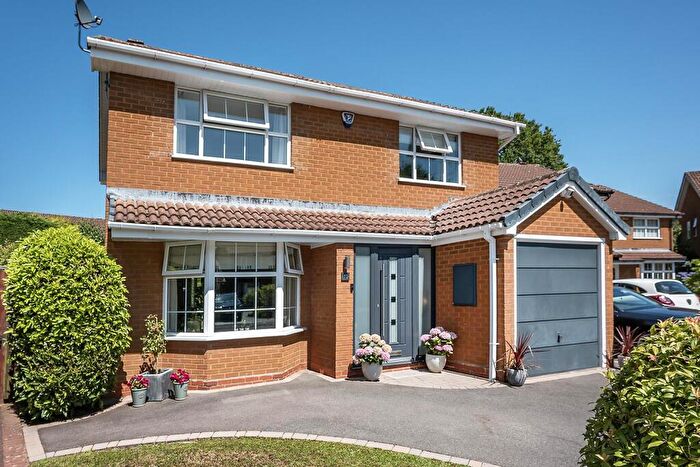 4 Bedroom Detached House For Sale In Lindhurst Drive, Hockley Heath, B94