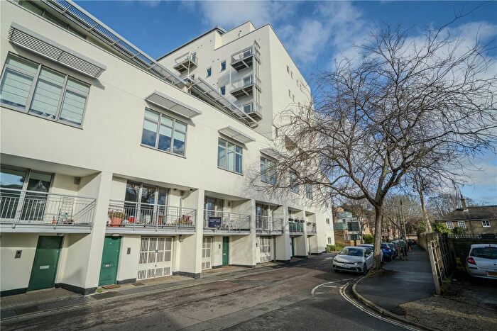 1 Bedroom Detached House For Sale In Vineyard Path, London, SW14