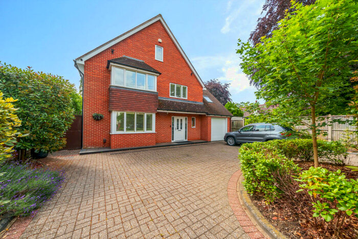 6 Bedroom House To Rent In Bowes Road, Walton On Thames, KT12