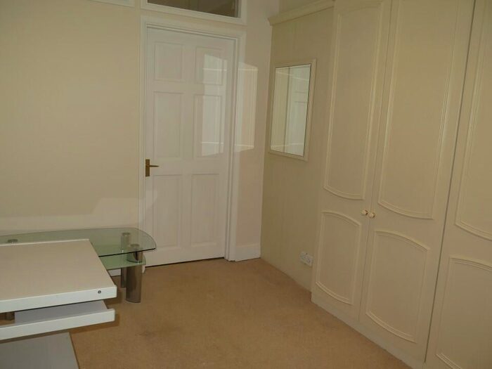 2 Bedroom Flat To Rent In High Road, North Finchley, London, N12