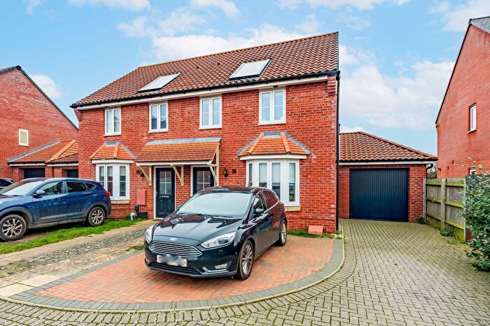 3 Bedroom Semi Detached House For Sale In Harvey Close, Horsford, NR10