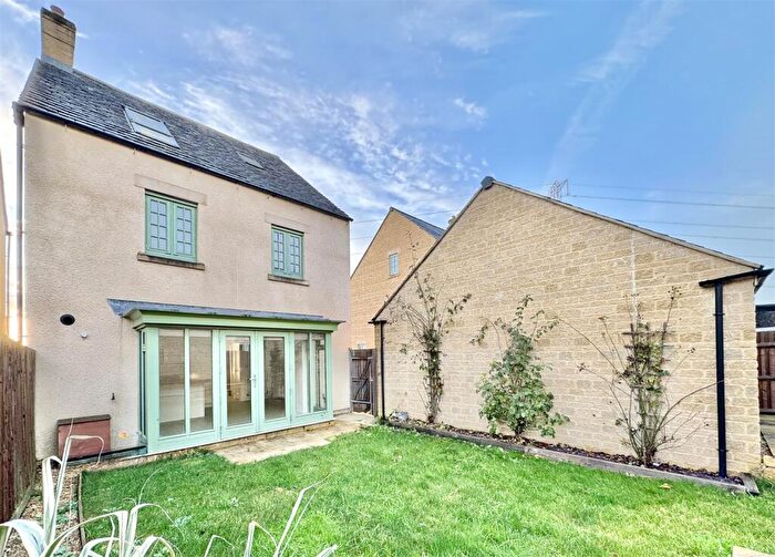 4 Bedroom Detached House For Sale In Cirencester Town, GL7