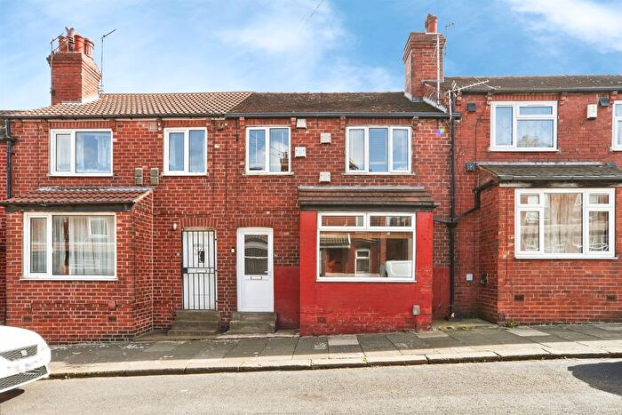 3 Bedroom Terraced House For Sale In Glenthorpe Terrace, Leeds, LS9