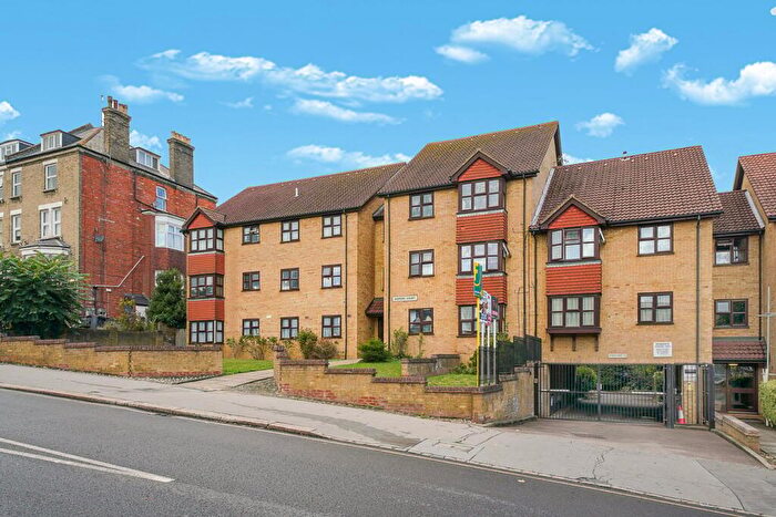 2 Bedroom Apartment For Sale In Warham Road, South Croydon, CR2