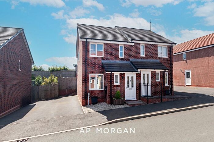 2 Bedroom Semi Detached House For Sale In Midhope Street, Redditch, Worcestershire, B97
