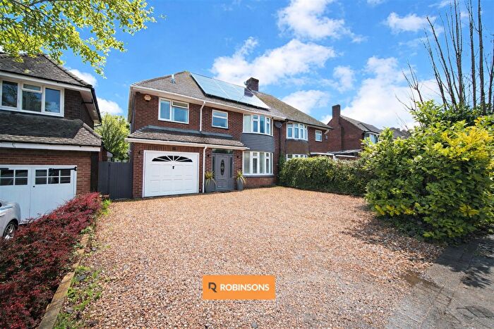 4 Bedroom Semi-Detached House For Sale In Tring Road, Dunstable, LU6