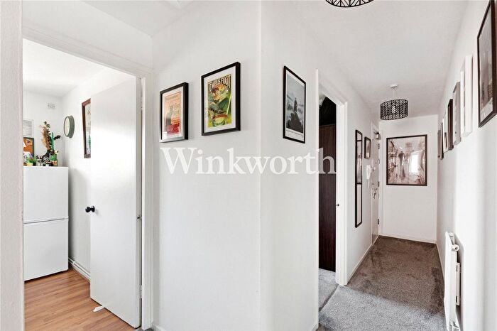 1 Bedroom Flat For Sale In Copperfield Drive, London, N15