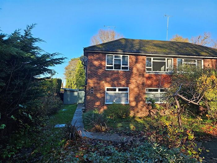2 Bedroom Maisonette For Sale In Guildford Road, Great Bookham, KT23
