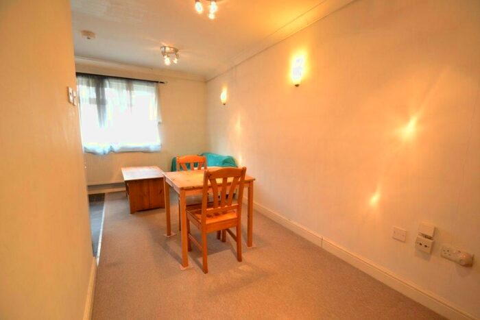 1 Bedroom Flat To Rent In Noel Road, West Acton, W3