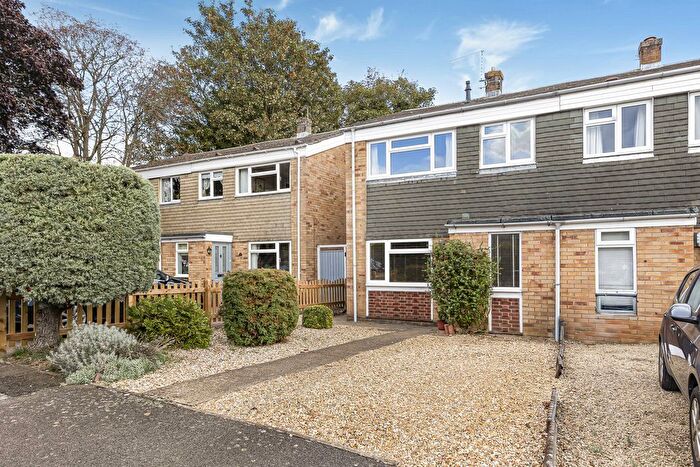 3 Bedroom Semi-Detached House For Sale In Gordon Drive, Abingdon, OX14
