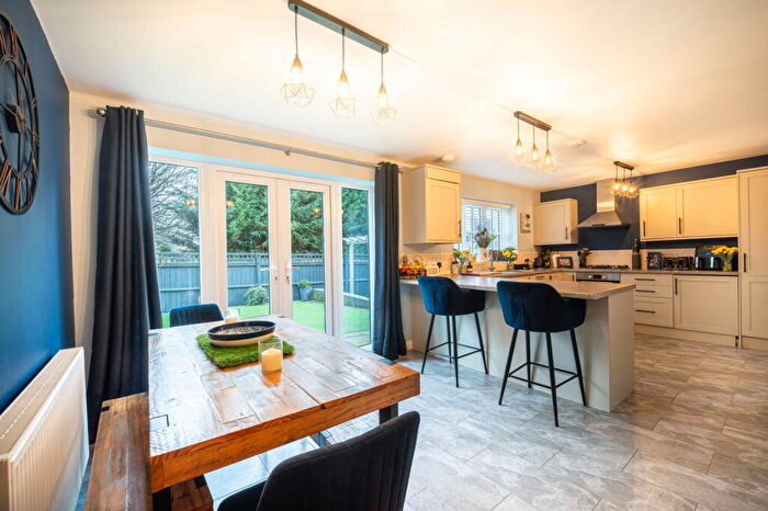 4 Bedroom Detached House For Sale In Orchard Close, Cosgrove, Milton Keynes, MK19