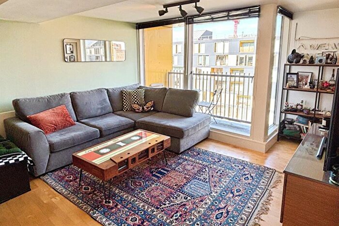2 Bedroom Apartment For Sale In The Avenue, Leeds, LS9