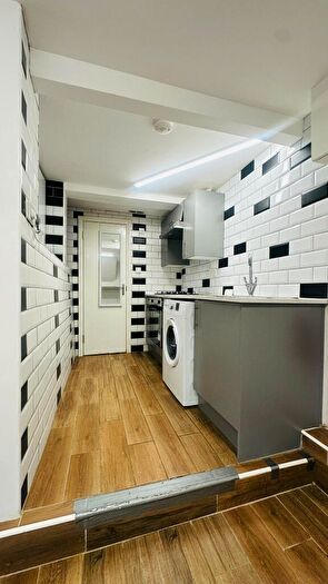 Studio To Rent In Grove Green Road, London, E11