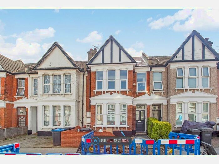 Studio To Rent In Sangley Road, London, SE25