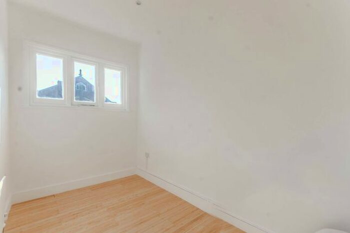 1 Bedroom Flat To Rent In Riggindale Road, Streatham, London, SW16
