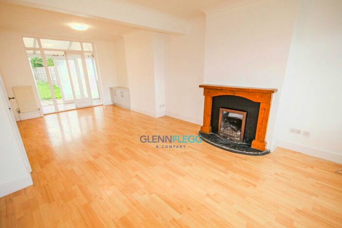 3 Bedroom Semi-Detached House To Rent In Haymill Road, Burnham, Slough, SL1