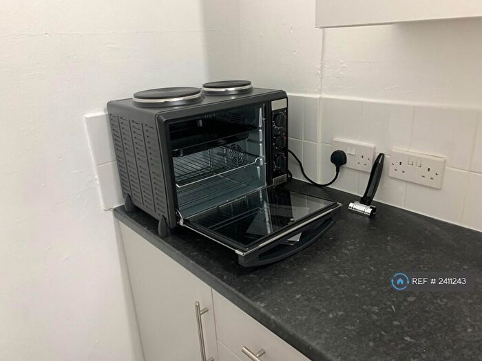 1 Bedroom Flat To Rent In Portswood Rd, Southampton, SO17