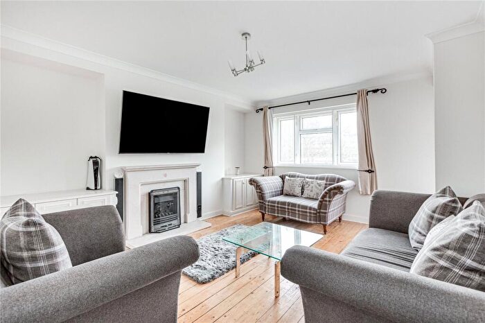 3 Bedroom Flat To Rent In The Willoughbys, East Sheen, SW14