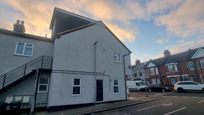 1 Bedroom Flat To Rent In Warwick Road West, Luton, Bedfordshire LU4