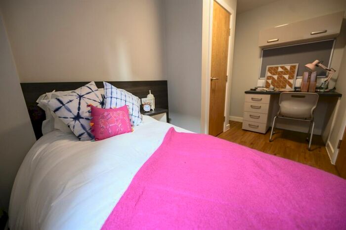 2 Bedroom Apartment To Rent In Bedroom Apartment In Queen Street, Sheffield, S1