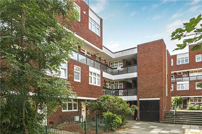 3 Bedroom Maisonette To Rent In Woking Close, London, SW15