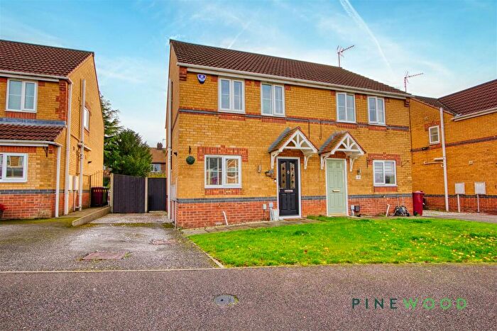3 Bedroom Semi Detached House For Sale In Linnet Way, Clowne, Chesterfield, Derbyshire, S43