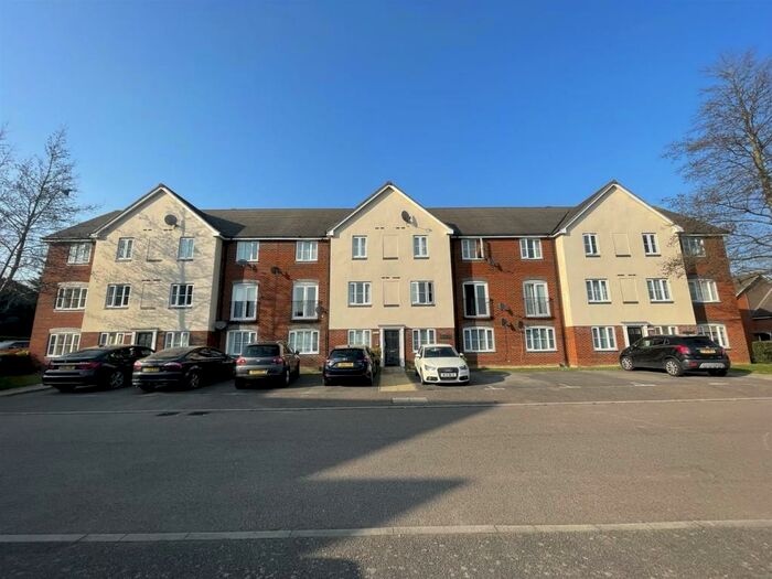 2 Bedroom Flat To Rent In Covesfield, Gravesend, Kent, DA11