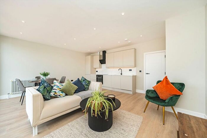 2 Bedroom Flat For Sale In Elm Grove, Wimbledon, SW19