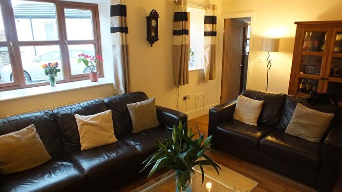 2 Bedroom Cottage To Rent In Low Street, South Milford, Leeds, LS25