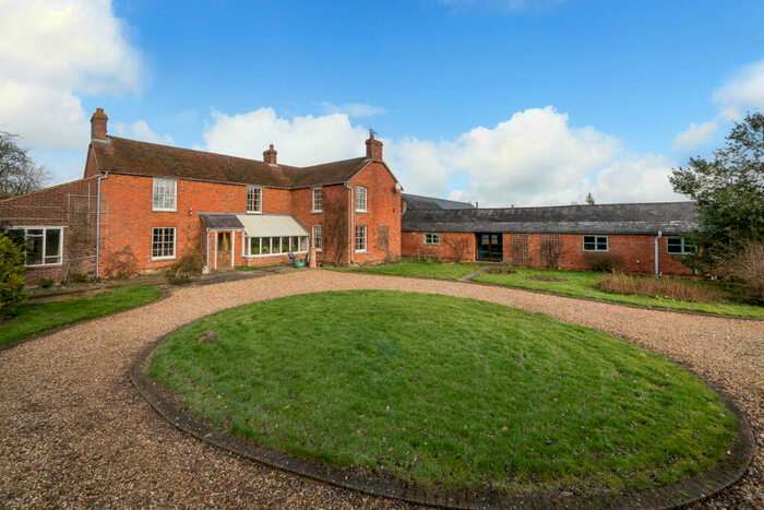 4 Bedroom Detached House For Sale In Soulbury Road, Stewkley, Leighton Buzzard, LU7