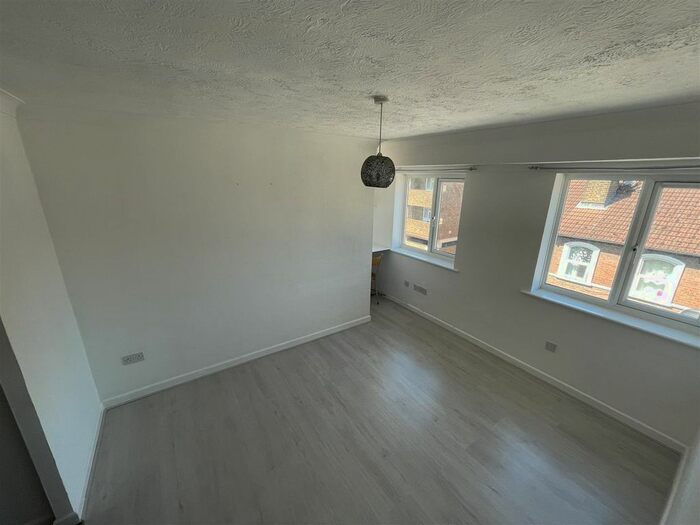 1 Bedroom Flat To Rent In Houghton Mews, Windsor Street, Luton, LU1