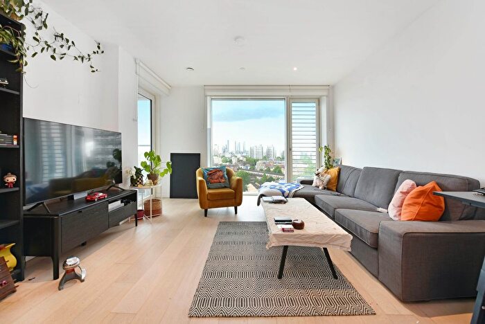 1 Bedroom Flat For Sale In Hurlock Heights, Deacon Street, Elephant Amp; Castle, London, SE17